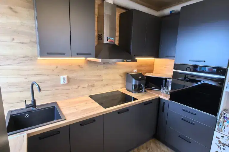 3-bedroom apartment in Sofiya, Mladost 1
