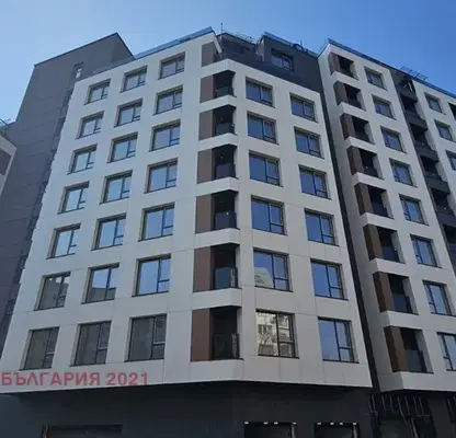 Снимка 2 — Просторен 3-стаен апартамент с две тераси в Младост 4, София