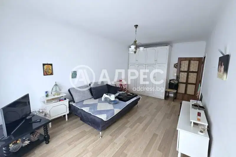 3-bedroom apartment in Sofiya, Nadejda 4