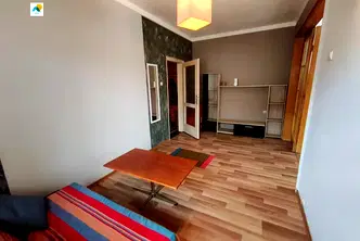Тристаен апартамент с остъклена тераса в Оборище, София