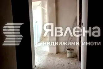 Двустаен апартамент с двор в Орландовци, София