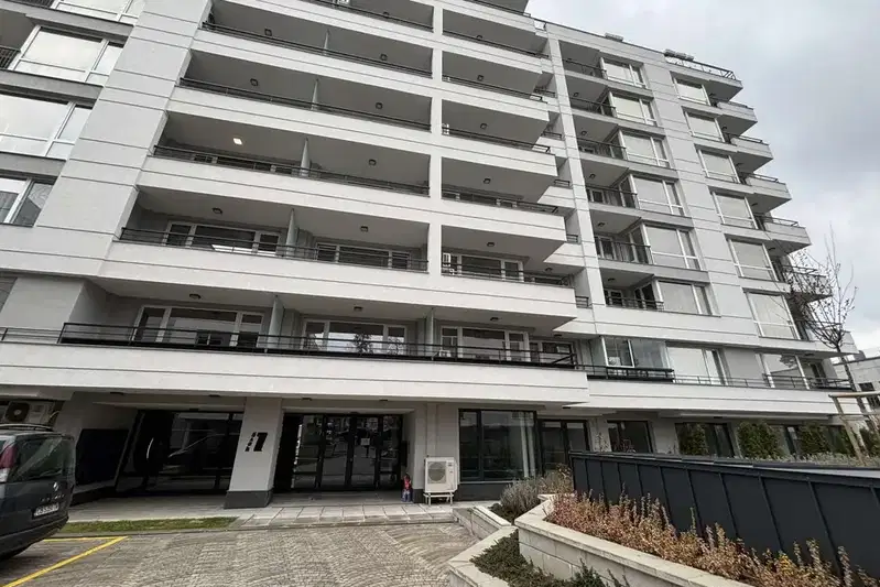 Тристаен апартамент с тераси и панорама в Овча купел, София