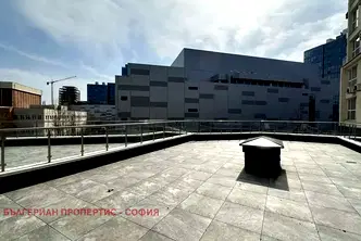 Двустаен апартамент с голяма тераса в Полигона, София