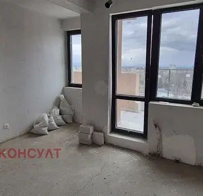 Снимка 3 — Двустаен апартамент с голяма тераса в Полигона, София