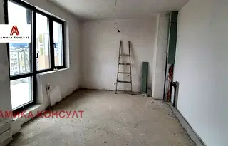 Двустаен апартамент с голяма тераса в Полигона, София