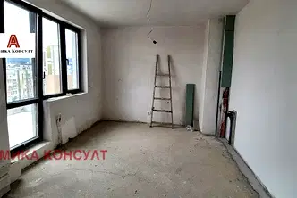 Двустаен апартамент с голяма тераса в Полигона, София