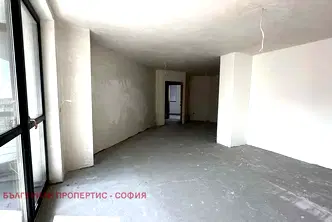 Тристаен апартамент с асансьор в Полигона, София
