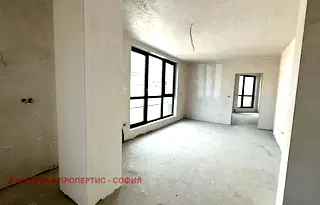 Тристайен апартамент с градина в Полигона, София