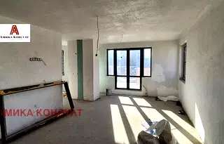 Тристаен апартамент с тераси в Полигона, София