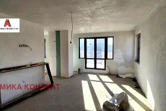 Тристаен апартамент с тераси в Полигона, София
