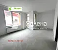 Снимка 2 — Просторен 3-стаен апартамент в Редута с модерна сграда