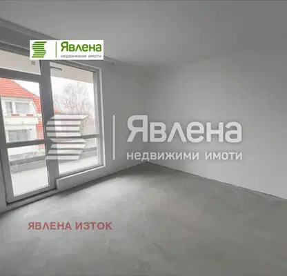 Снимка 3 — Просторен 3-стаен апартамент в Редута с модерна сграда