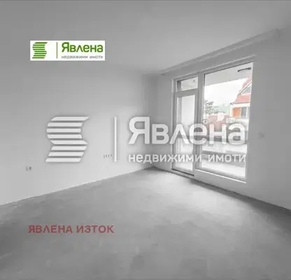 Снимка 4 — Просторен 3-стаен апартамент в Редута с модерна сграда