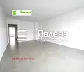 Снимка 5 — Просторен 3-стаен апартамент в Редута с модерна сграда