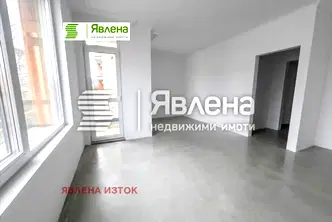 Просторен 3-стаен апартамент в Редута с модерна сграда