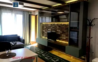 Двустаен апартамент в Редута с тераса и асансьор