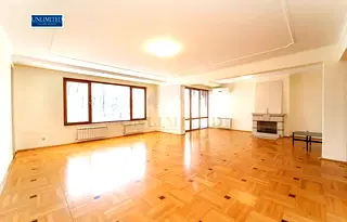 Просторен 5-стаен апартамент с гледка към парк в Редута, София