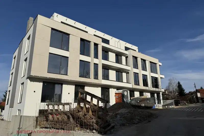 Two-room apartment with parking space in a new building in Simeonovo