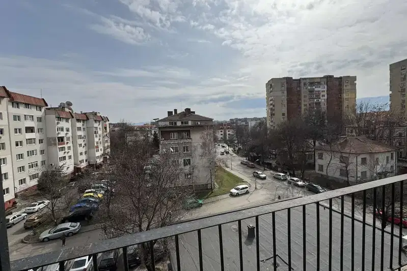 Двустаен апартамент в Сухата река с балкон на 5-ти етаж