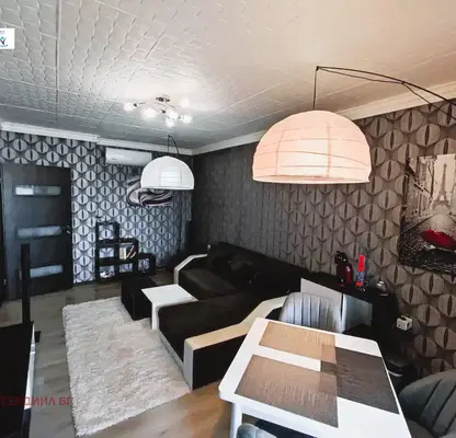 Снимка 2 — Двустаен апартамент с панорамна гледка в Света Троица, София