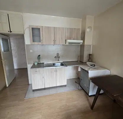 Снимка 2 — Тристаен апартамент 88 кв.м в Света Троица, София