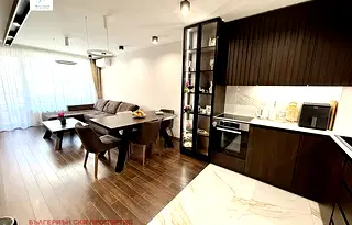 Тристаен апартамент с тераса в кв. Витоша, София