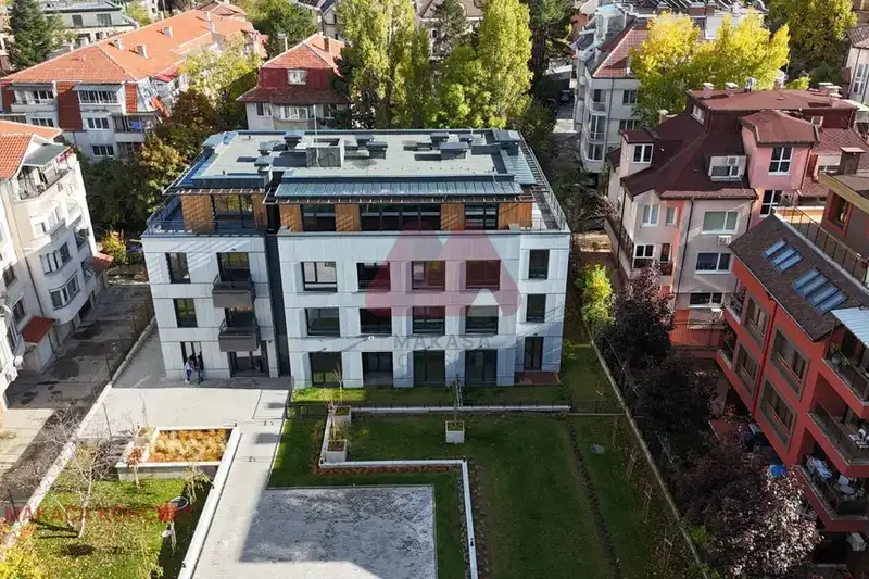 Четиристаен апартамент с три изложение в кв. Витоша, София