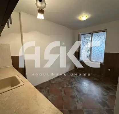 Снимка 5 — Многостаен апартамент с две бани в кв. Витоша, София