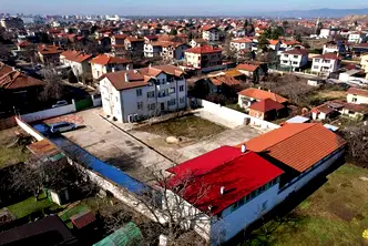 Апартамент 2-стаен във Враждебна с паркомясто и охрана
