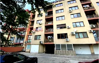 Двустаен апартамент с паркомясто в Зона Б-18, София