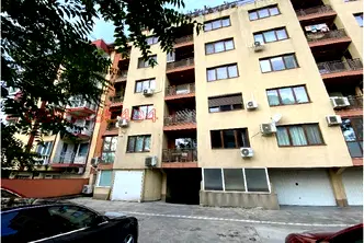 Двустаен апартамент с паркомясто в Зона Б-18, София