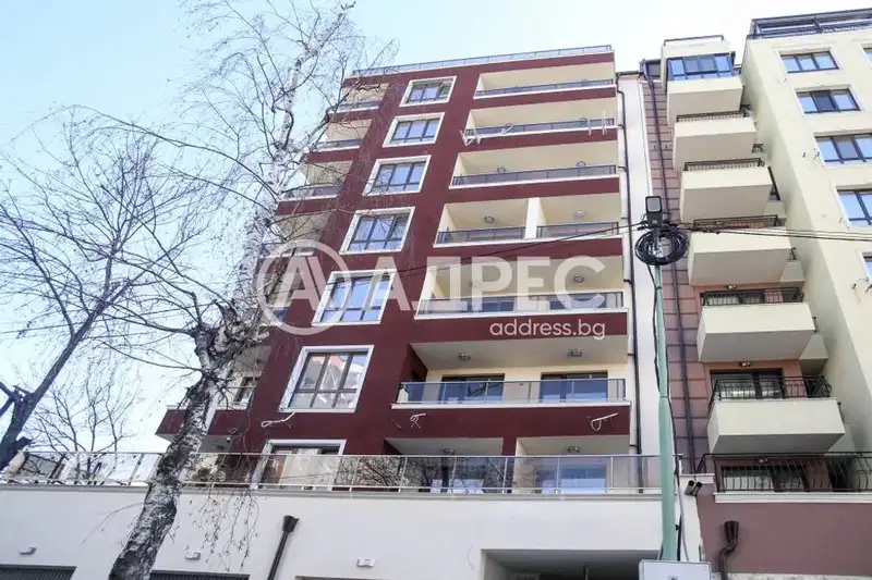 Тристаен апартамент в Зона Б-19 с две тераси