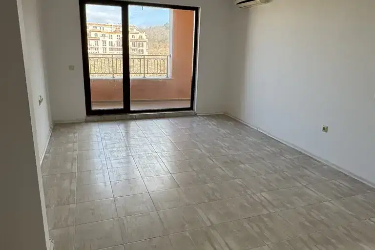 Тристаен апартамент в Бургас, Созопол