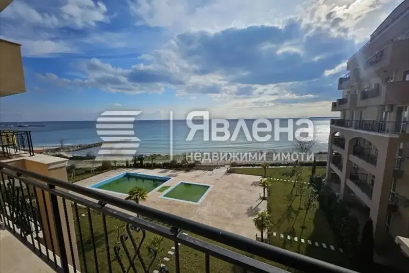 Тристаен апартамент в Бургас, Свети Влас