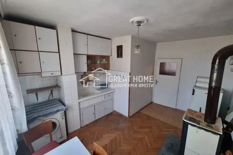 4-bedroom apartment in Tyrgovishte, Centyr