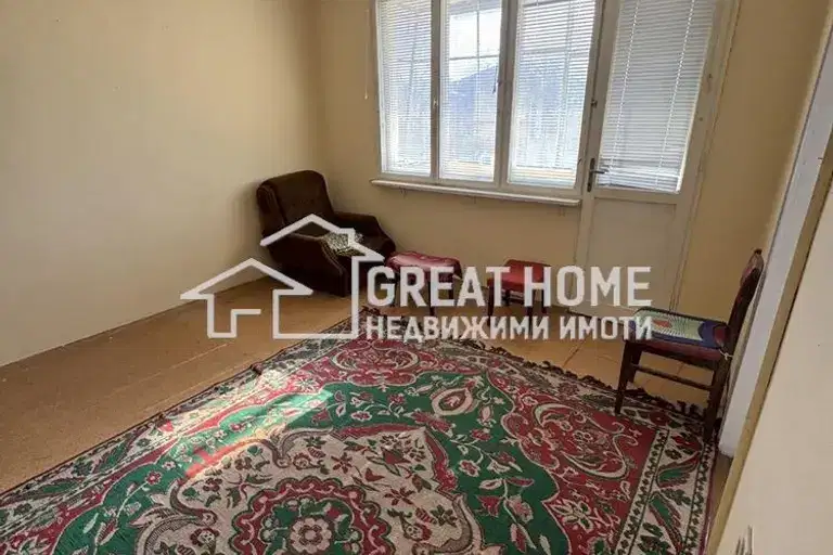 Многостаен апартамент в Търговище, Изток 1