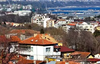 Двустаен апартамент с тераса и панорама в Аспарухово, Варна