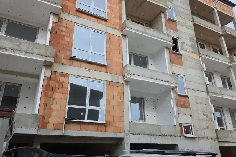 Тристаен апартамент с голяма тераса в Аспарухово, Варна