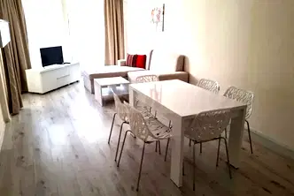 Тристаен апартамент с тераса в затворен комплекс до морето в Аспарухово
