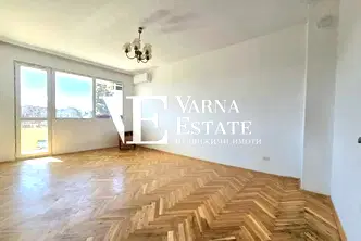 Тристаен апартамент с тераса в Базар Левски, Варна