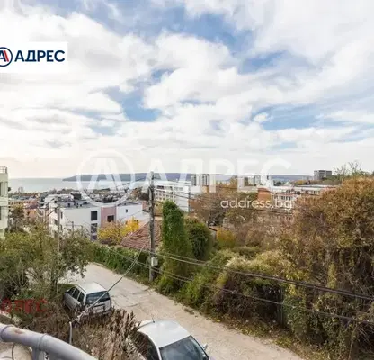 Снимка 4 — Двустаен апартамент с морска панорама в Бриз, Варна