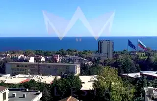 Тристаен апартамент с голяма тераса и морска панорама в Бриз, Варна
