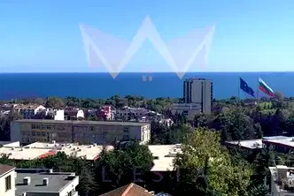 Тристаен апартамент с голяма тераса и морска панорама в Бриз, Варна