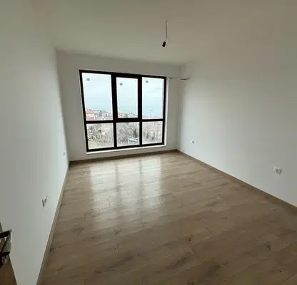 Снимка 3 — Тристаен апартамент с морска панорама в Бриз, Варна