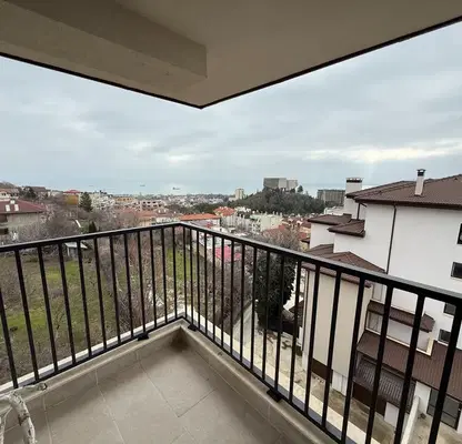 Снимка 4 — Тристаен апартамент с морска панорама в Бриз, Варна