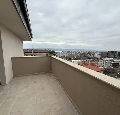Снимка 5 — Тристаен апартамент с морска панорама в Бриз, Варна