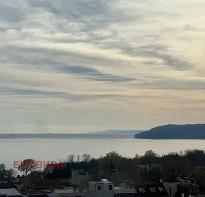 Снимка 2 — Тристаен апартамент с морска панорама в Бриз, Варна