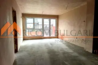 Тристаен апартамент с югоизточно изложение в Бриз, Варна