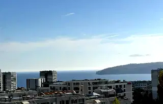 Тристаен апартамент с морска панорама в Бриз, Варна
