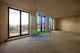 Тристаен апартамент с три балкона в кв. Бриз, Варна